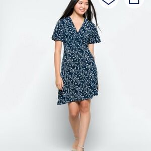 41 Hawthorn Navy and White Floral Dress